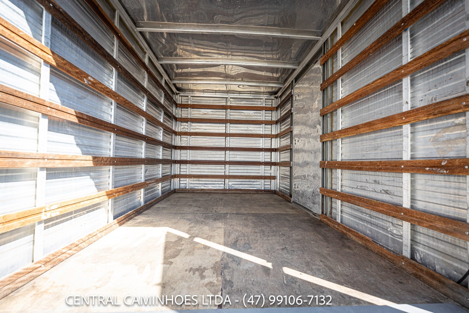 HYUNDAI HR, ANO 2016 COM BAÚ DE ALUMÍNIO