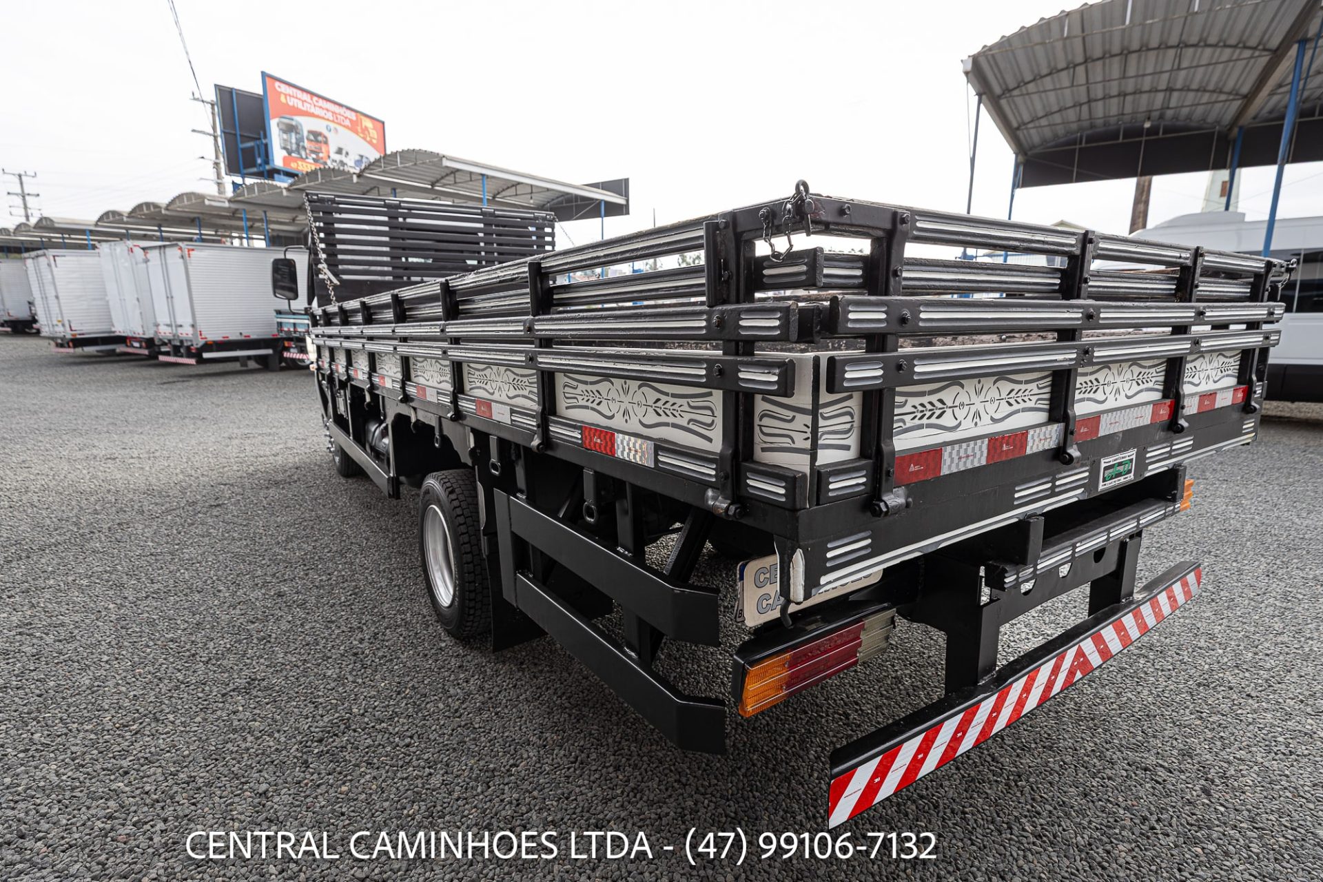 MB ACCELO 715C ANO 2006