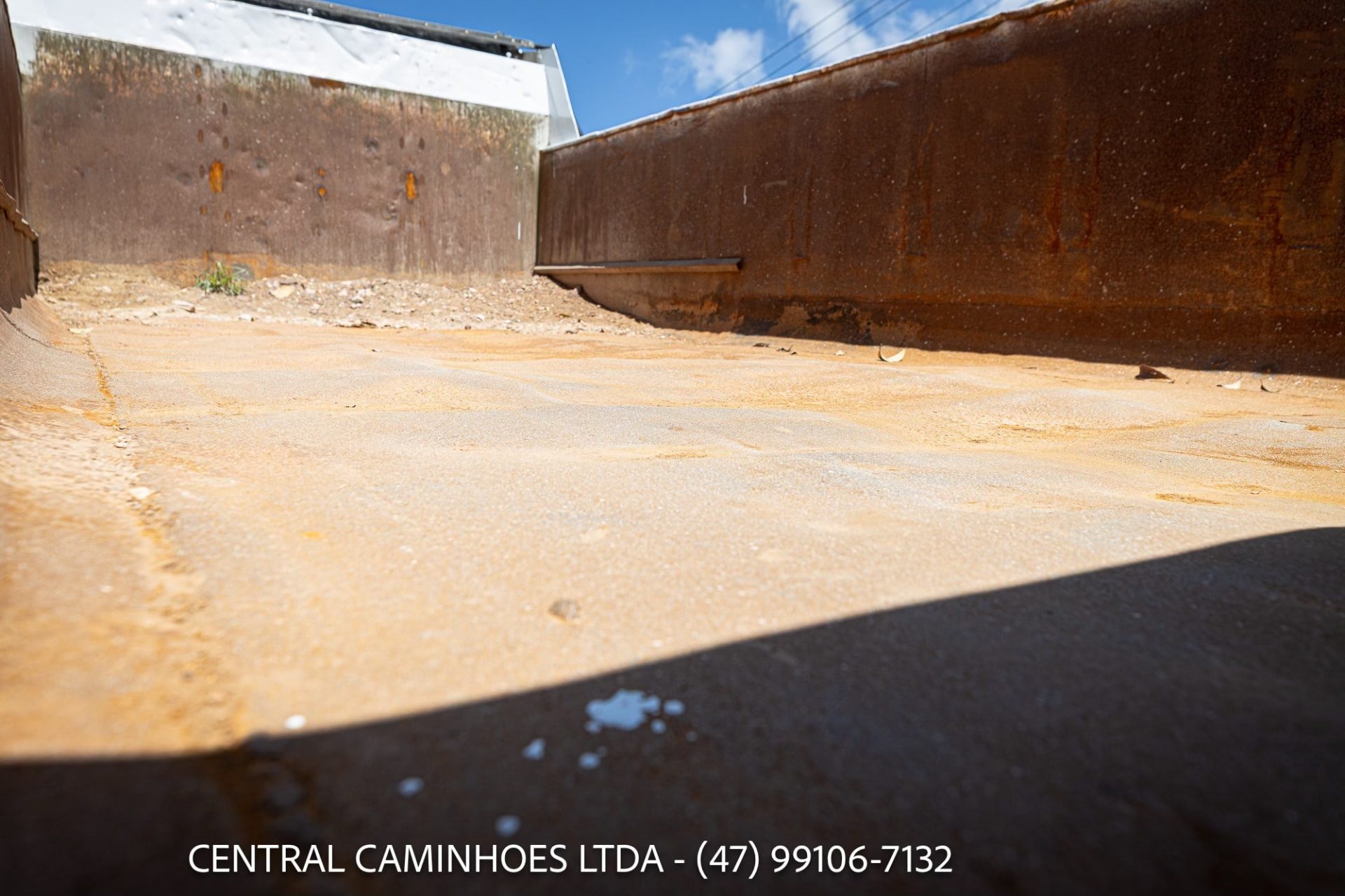 VOLKSWAGEN 23.220 6X2 ANO 2004