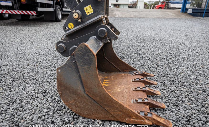 MINI ESCAVADEIRA NEW HOLLAND