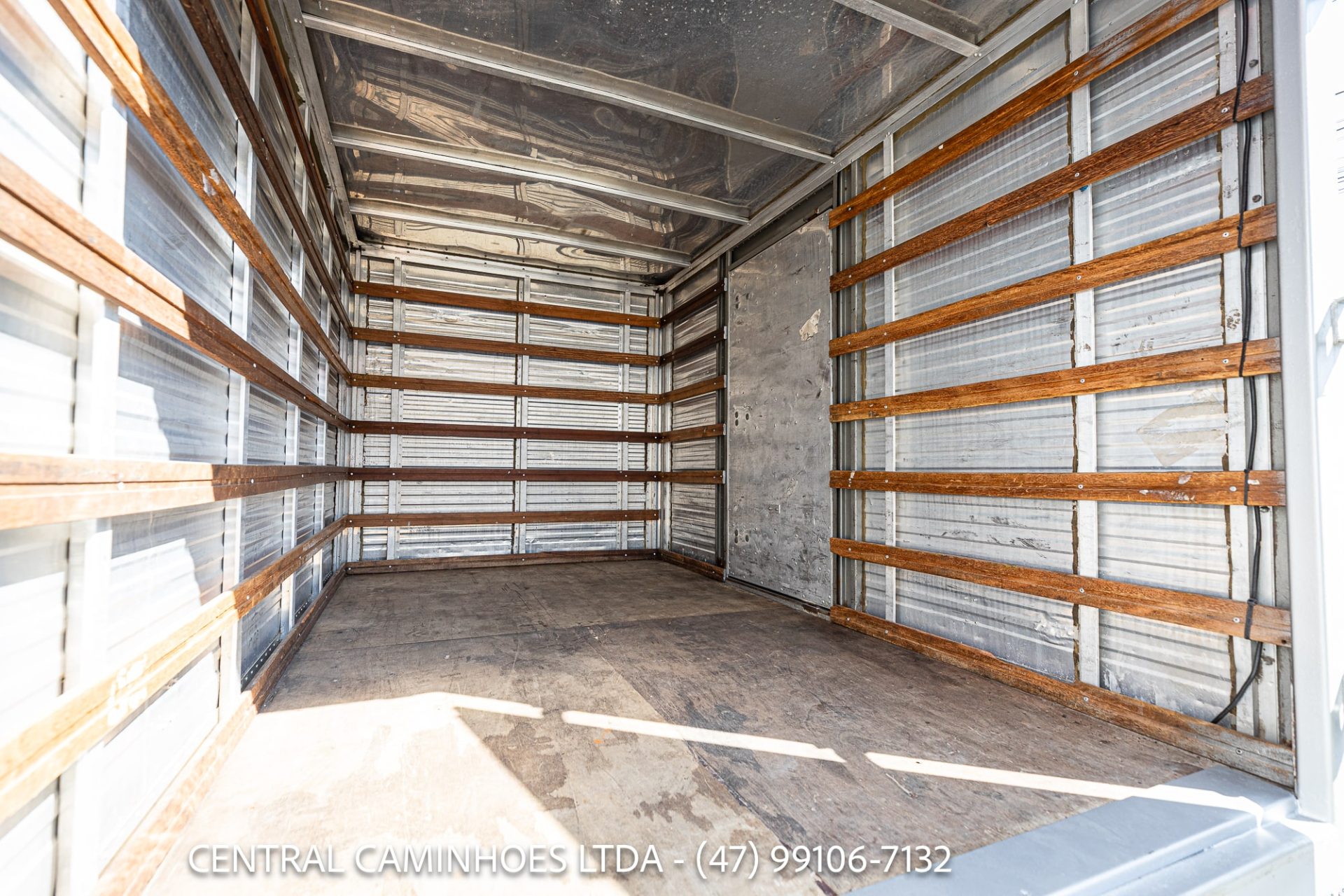 HYUNDAI HR, ANO 2016 COM BAÚ DE ALUMÍNIO