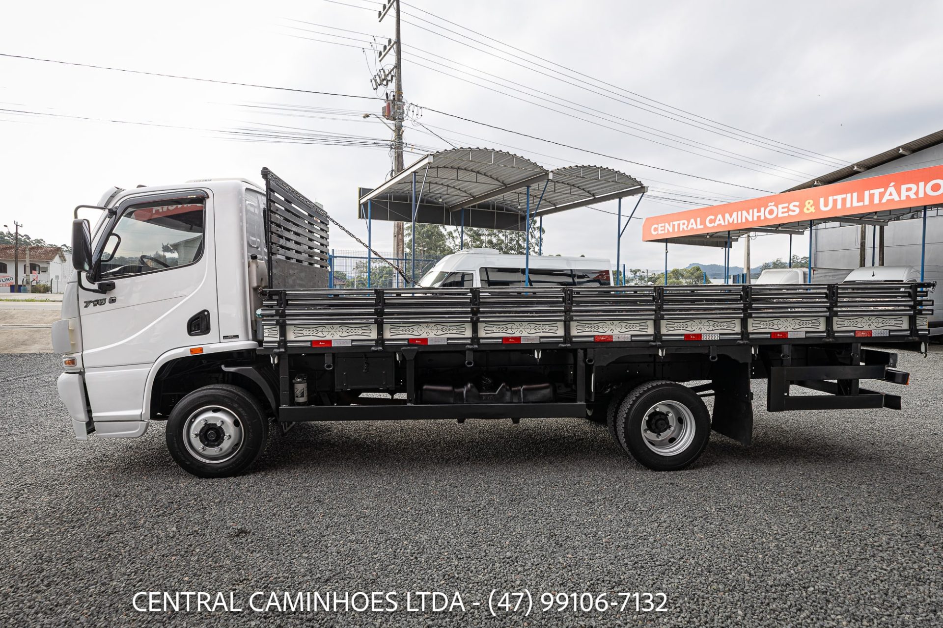 MB ACCELO 715C ANO 2006