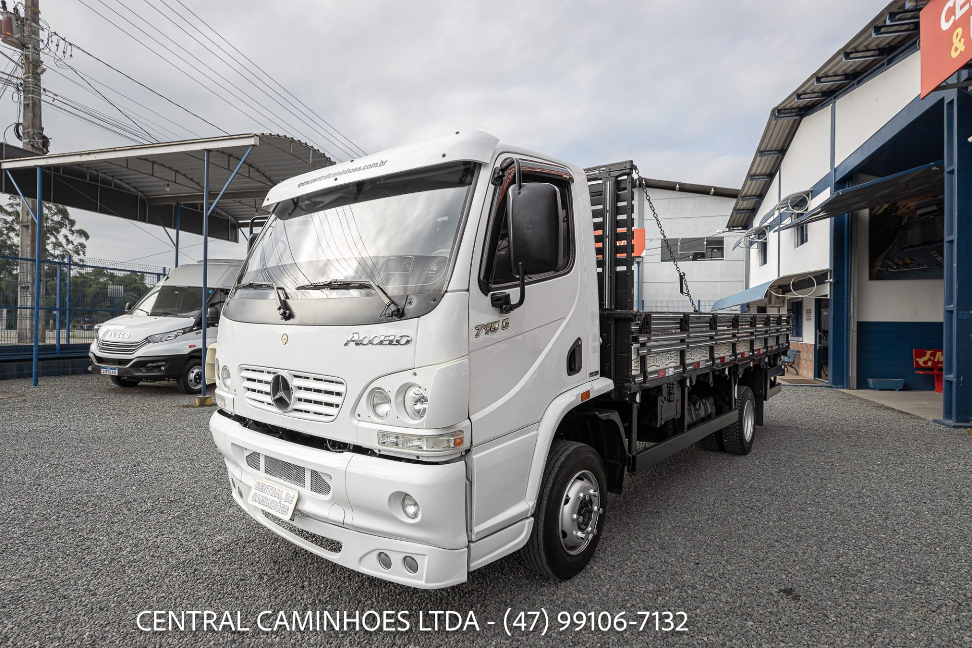 MB ACCELO 715C ANO 2006