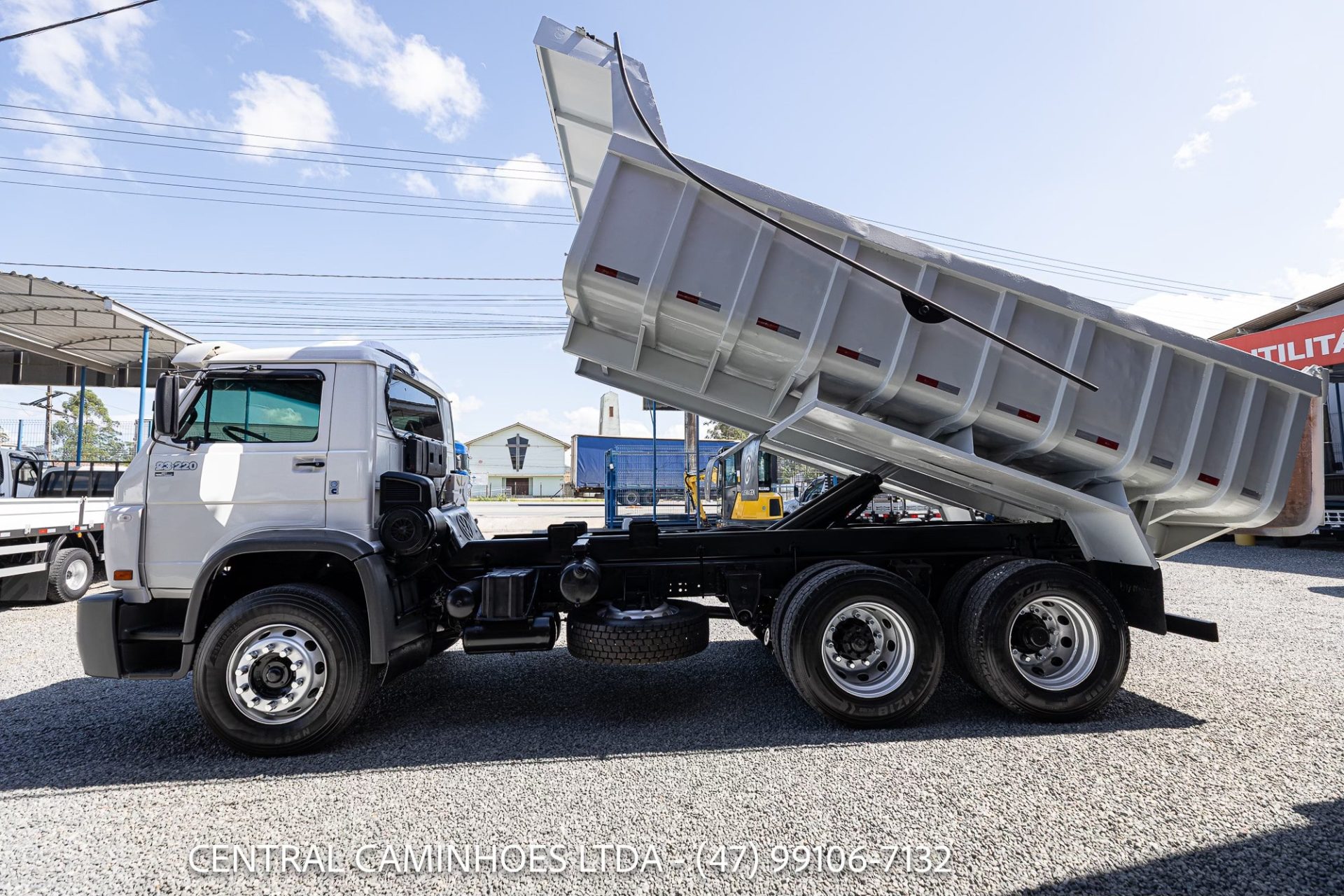 VOLKSWAGEN 23.220 6X2 ANO 2004