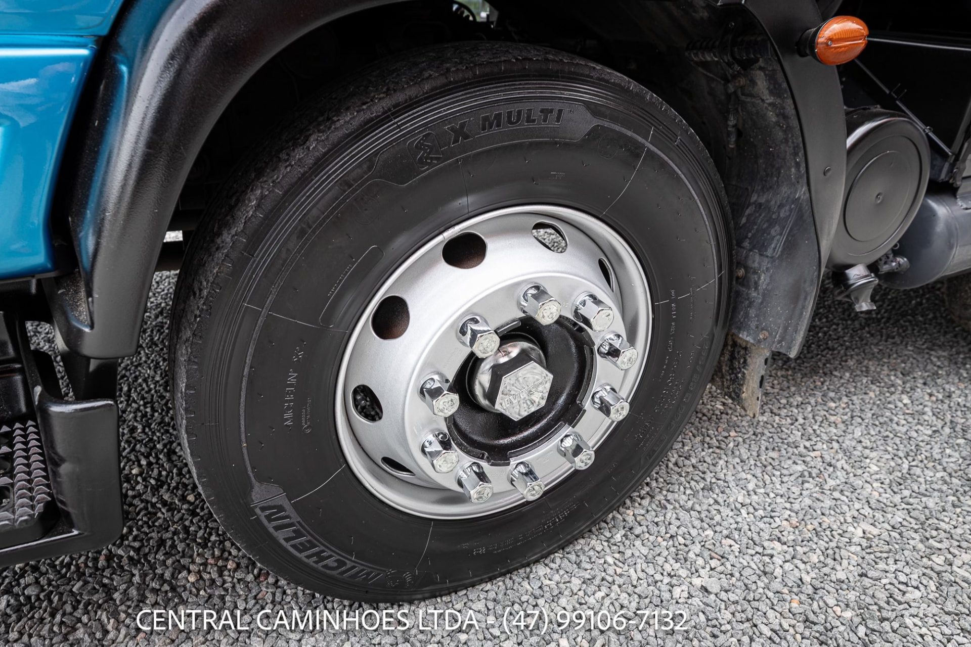 IVECO TECTOR 31.300 8X2 BI TRUCK ANO 2020 LEITO