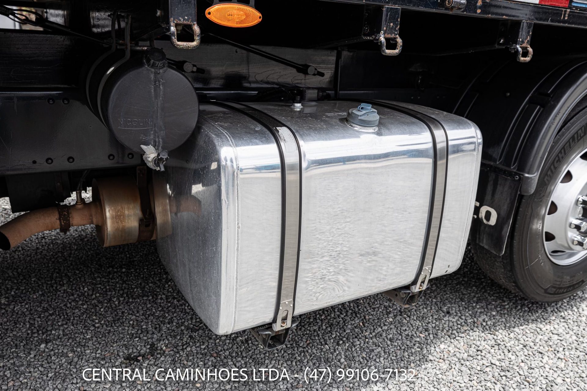 IVECO TECTOR 31.300 8X2 BI TRUCK ANO 2020 LEITO