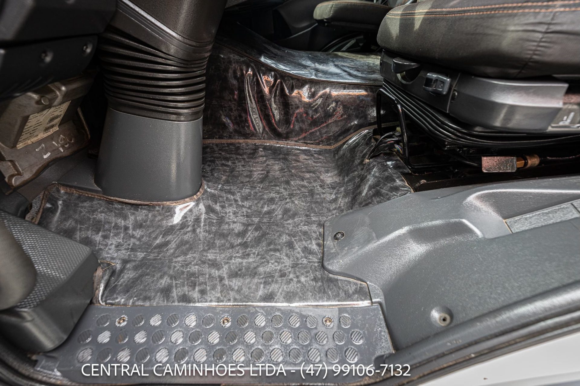 MERCEDES BENZ AXOR 2644 S 6X4 ANO 2019 TETO ALTO