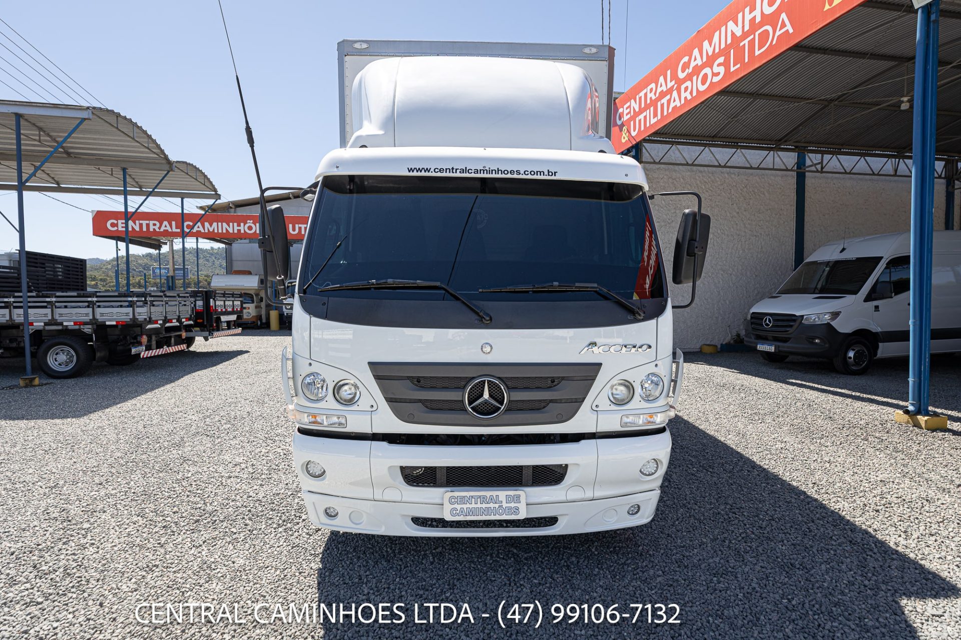 MB ACCELO 815 ANO 2022 COM ACESSÓRIOS