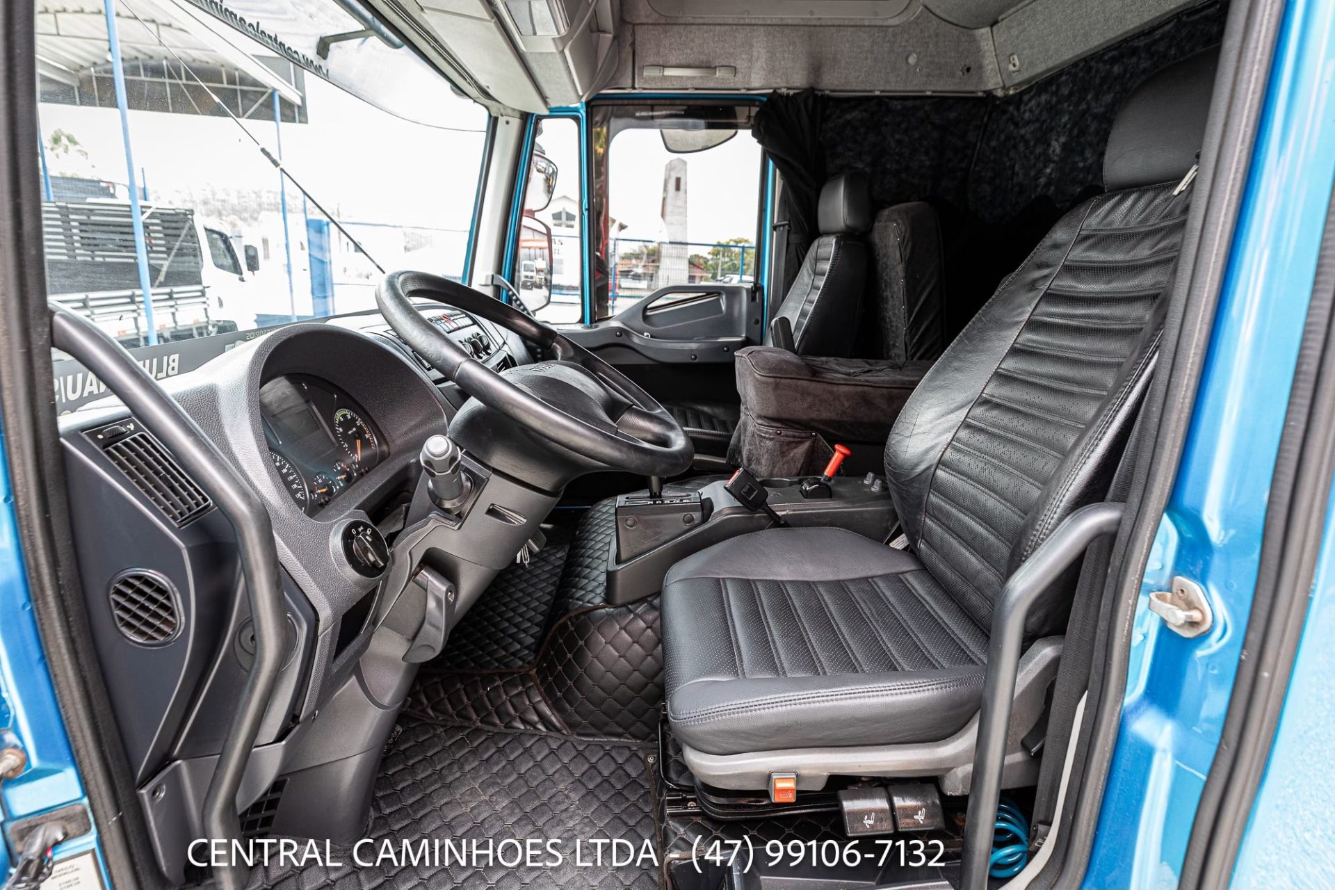 IVECO TECTOR 31.300 8X2 BI TRUCK ANO 2020 LEITO