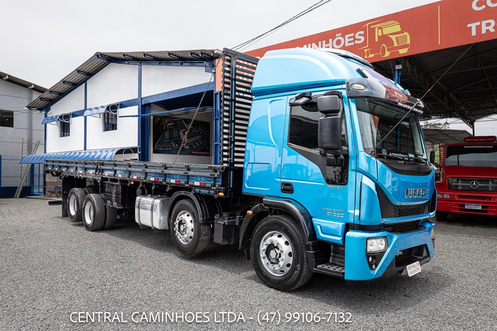 IVECO TECTOR 31.300 8X2 BI TRUCK ANO 2020 LEITO