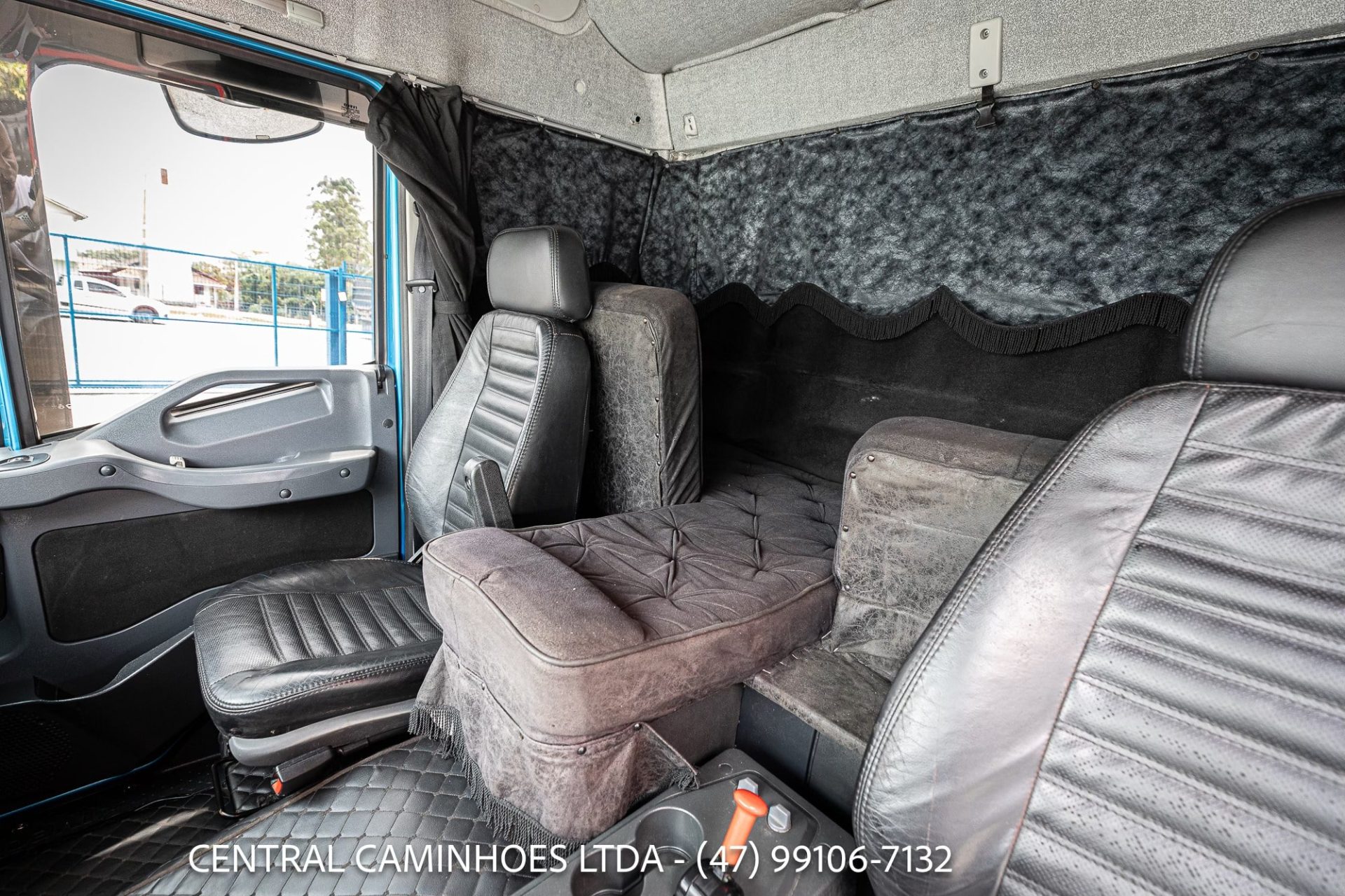 IVECO TECTOR 31.300 8X2 BI TRUCK ANO 2020 LEITO