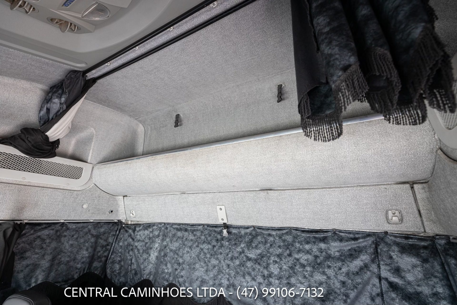 IVECO TECTOR 31.300 8X2 BI TRUCK ANO 2020 LEITO