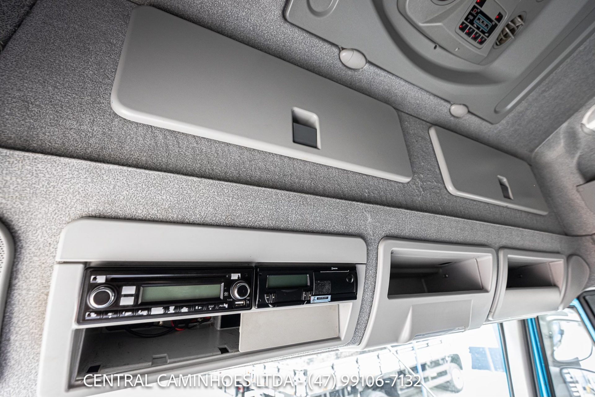 IVECO TECTOR 31.300 8X2 BI TRUCK ANO 2020 LEITO