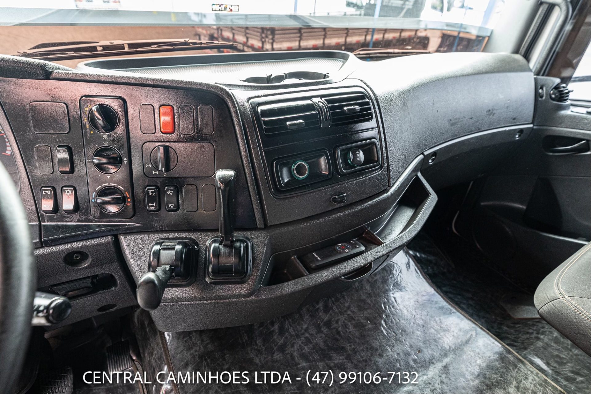 MERCEDES BENZ AXOR 2644 S 6X4 ANO 2019 TETO ALTO