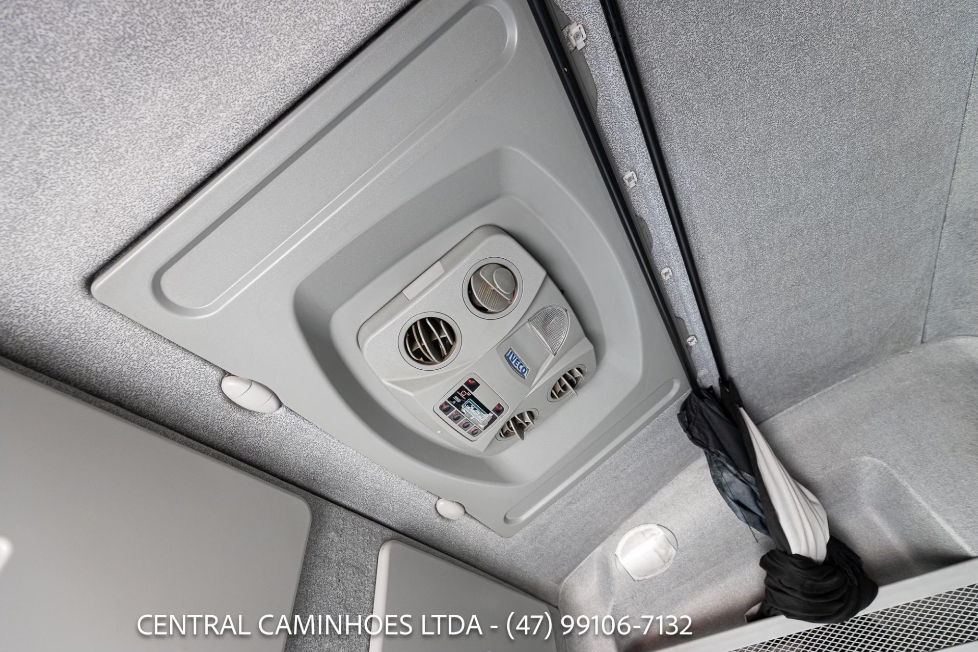 IVECO TECTOR 31.300 8X2 BI TRUCK ANO 2020 LEITO