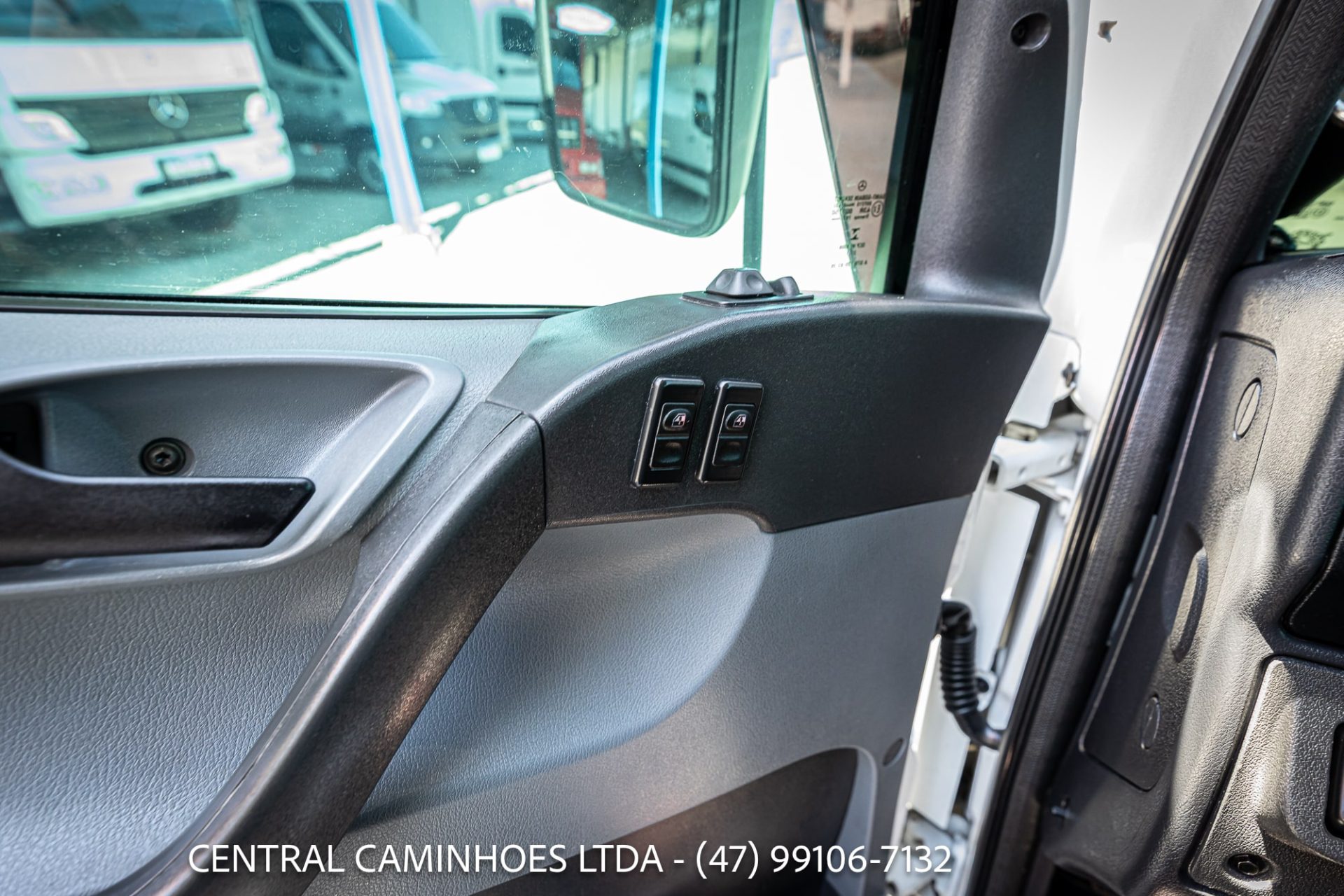 MB ACCELO 815 ANO 2022 COM ACESSÓRIOS