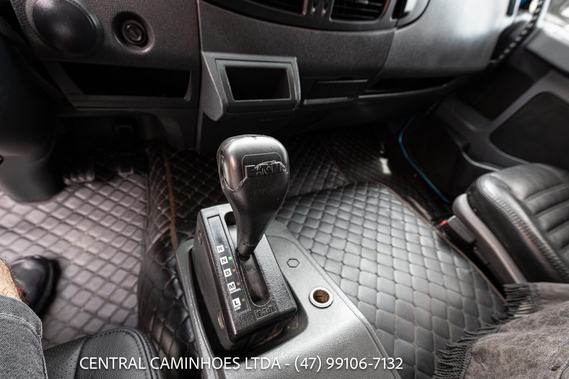 IVECO TECTOR 31.300 8X2 BI TRUCK ANO 2020 LEITO