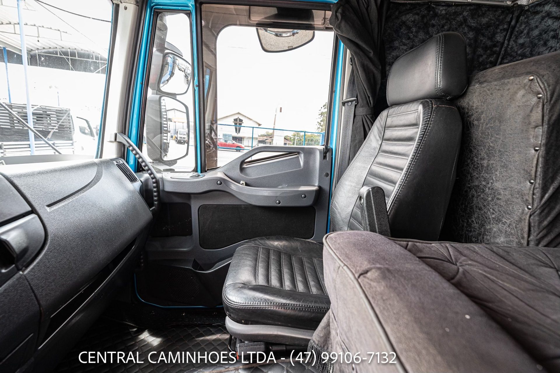 IVECO TECTOR 31.300 8X2 BI TRUCK ANO 2020 LEITO