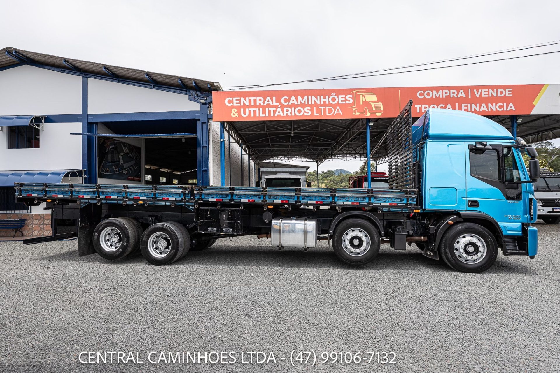 IVECO TECTOR 31.300 8X2 BI TRUCK ANO 2020 LEITO