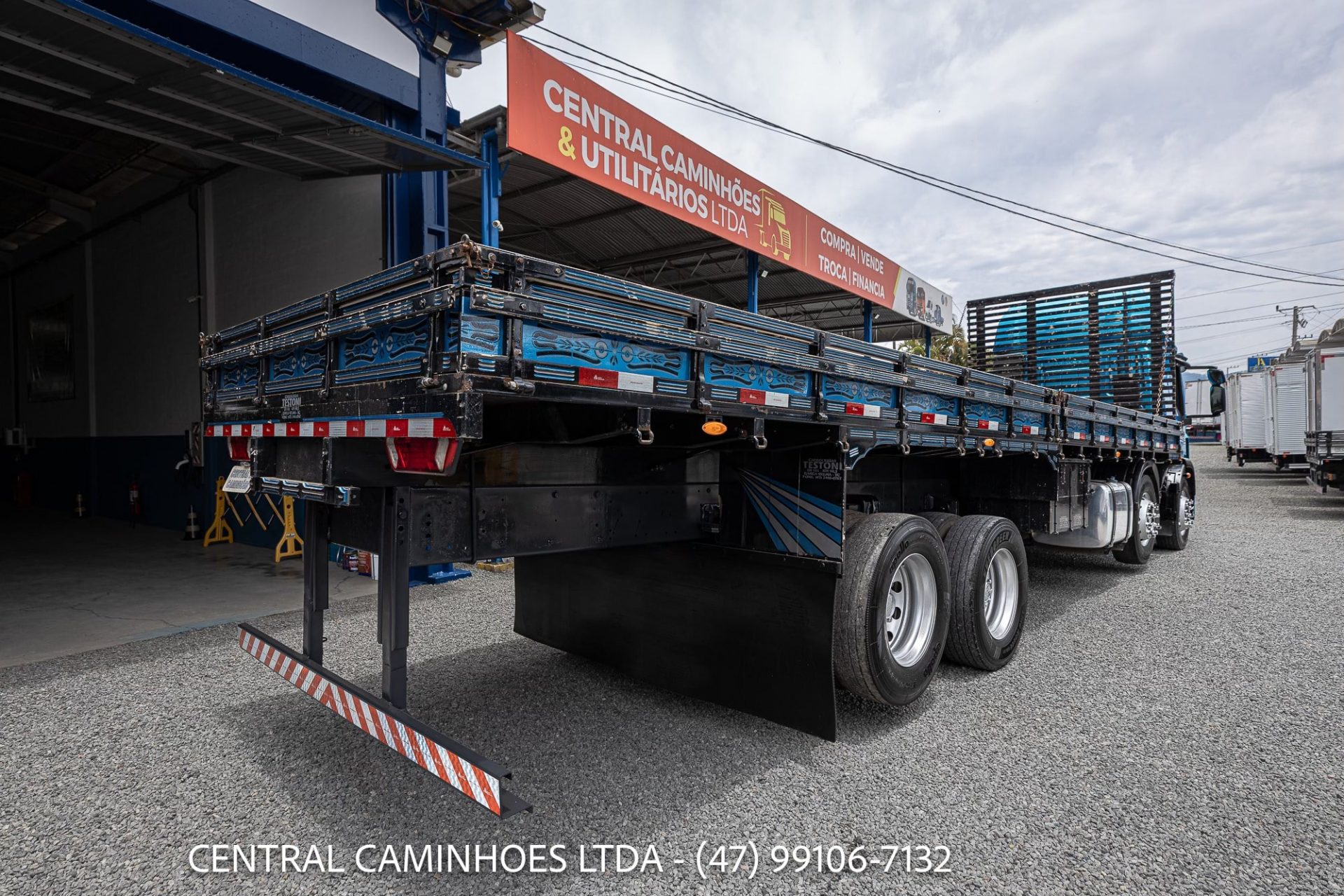 IVECO TECTOR 31.300 8X2 BI TRUCK ANO 2020 LEITO