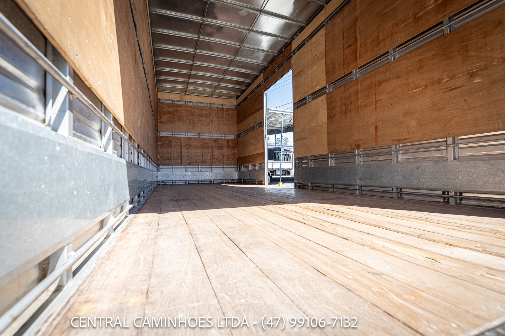 MB ACCELO 815 ANO 2022 COM ACESSÓRIOS