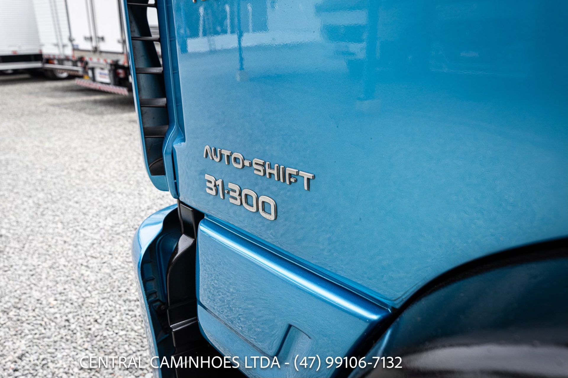 IVECO TECTOR 31.300 8X2 BI TRUCK ANO 2020 LEITO