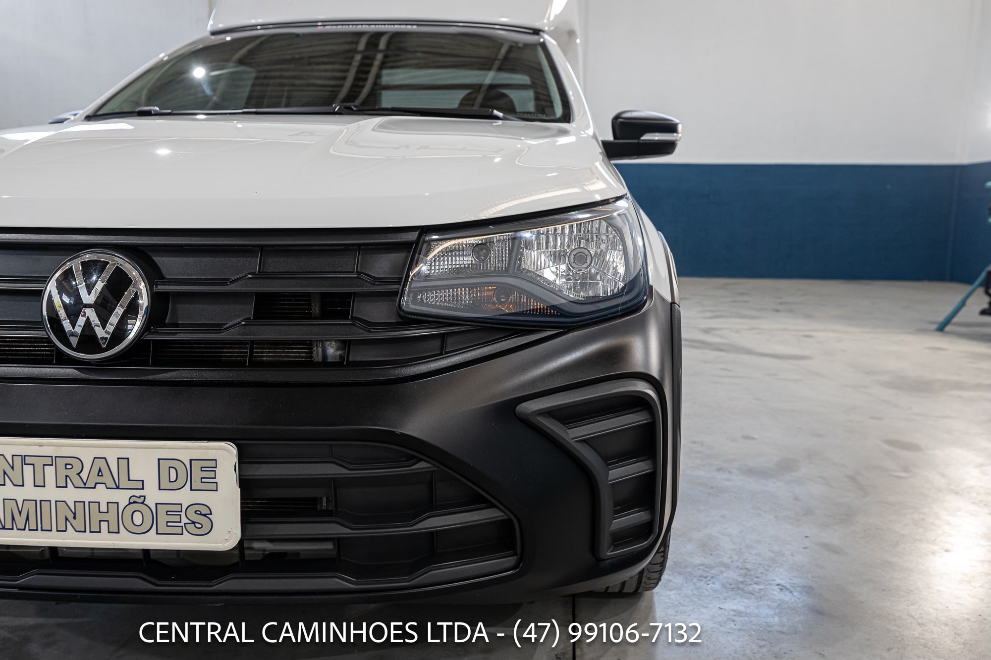 VOLKSWAGEN SAVEIRO ROBUST ANO 2024/24 COMPLETA COM CAPOTA DE FIBRA