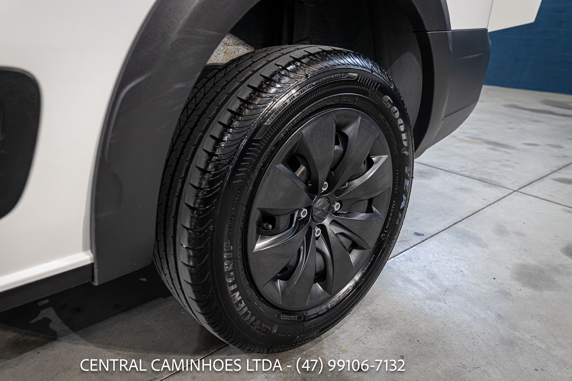 VOLKSWAGEN SAVEIRO ROBUST ANO 2024/24 COMPLETA COM CAPOTA DE FIBRA