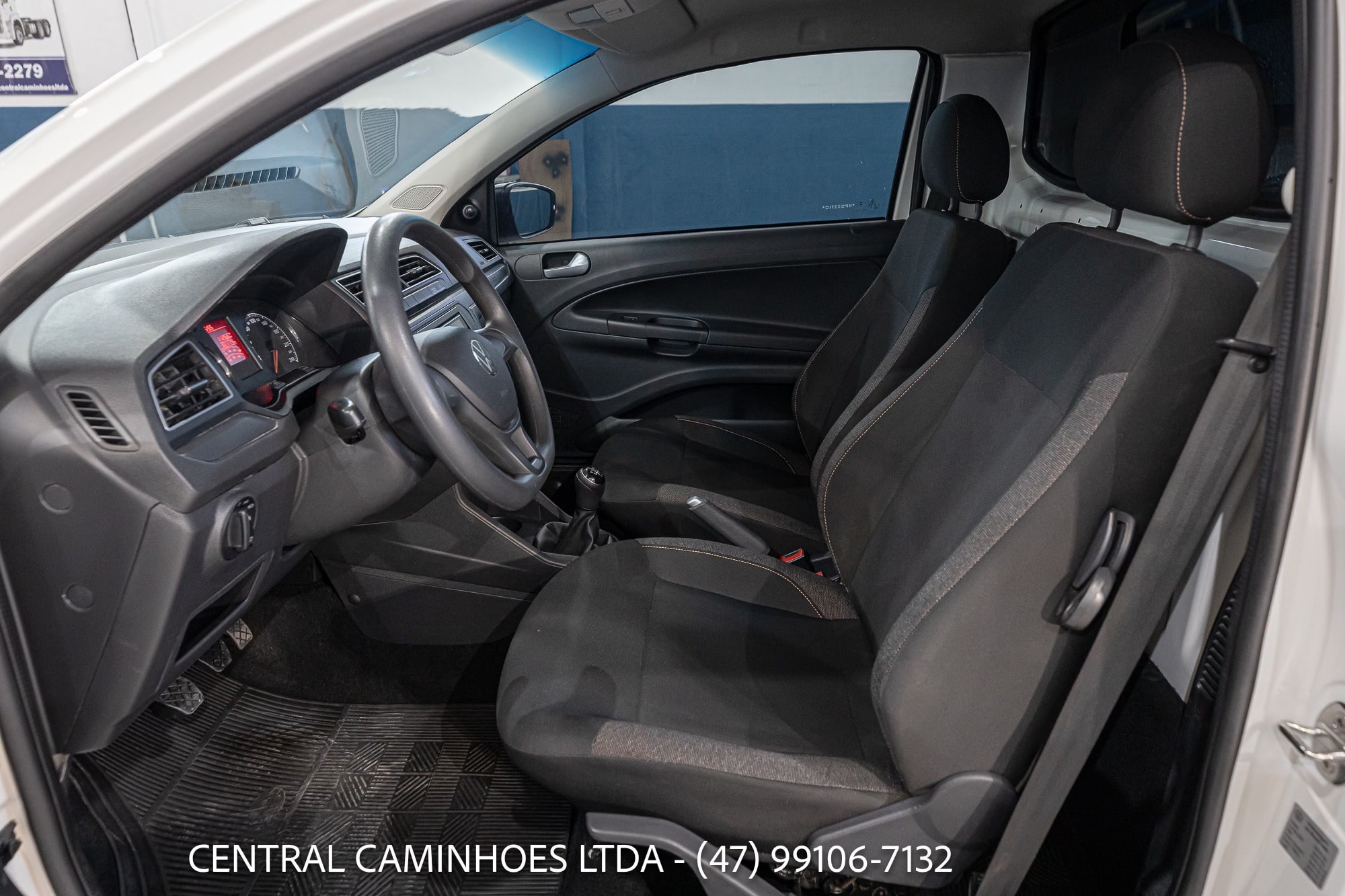 VOLKSWAGEN SAVEIRO ROBUST ANO 2024/24 COMPLETA COM CAPOTA DE FIBRA