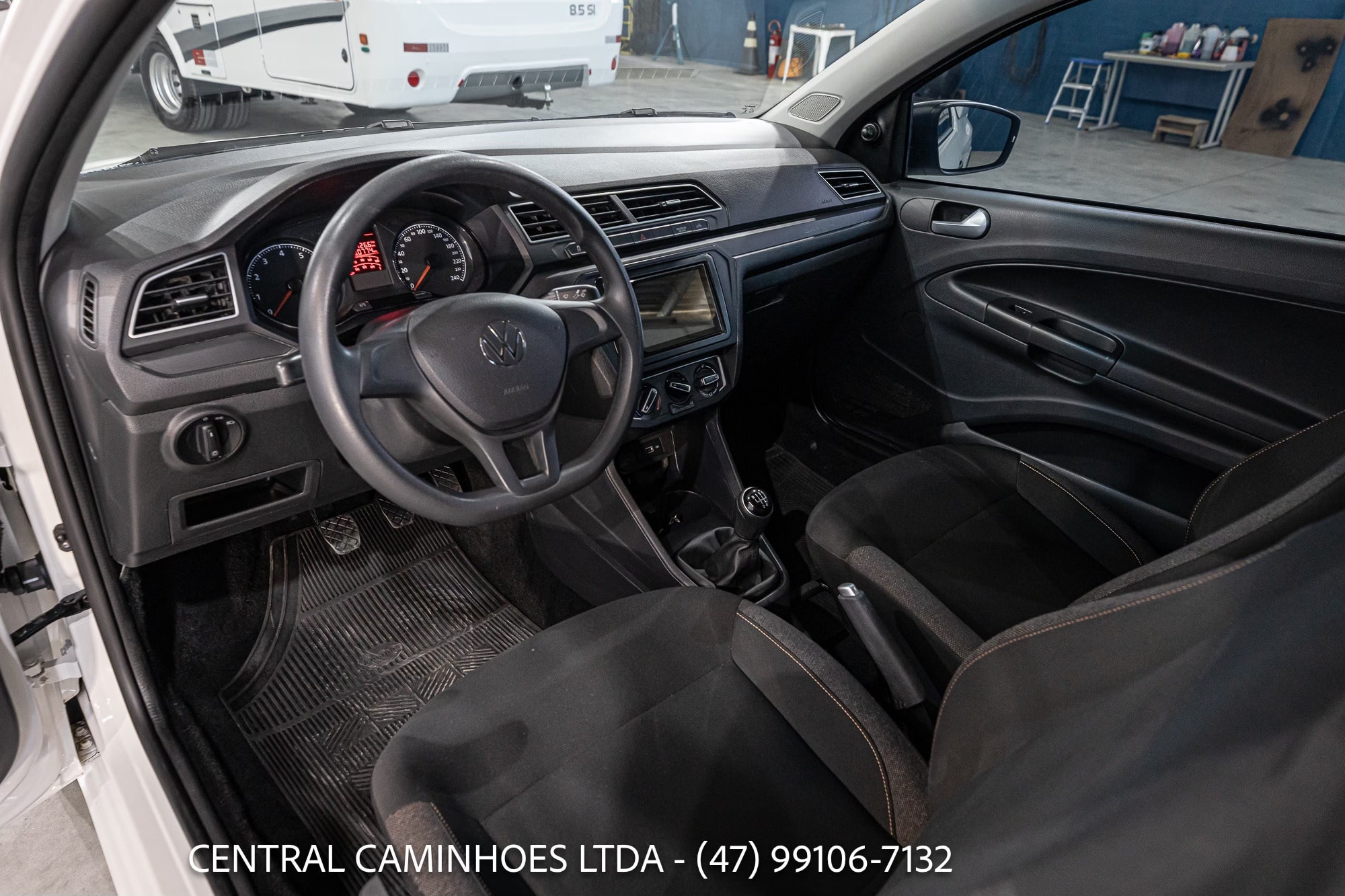 VOLKSWAGEN SAVEIRO ROBUST ANO 2024/24 COMPLETA COM CAPOTA DE FIBRA