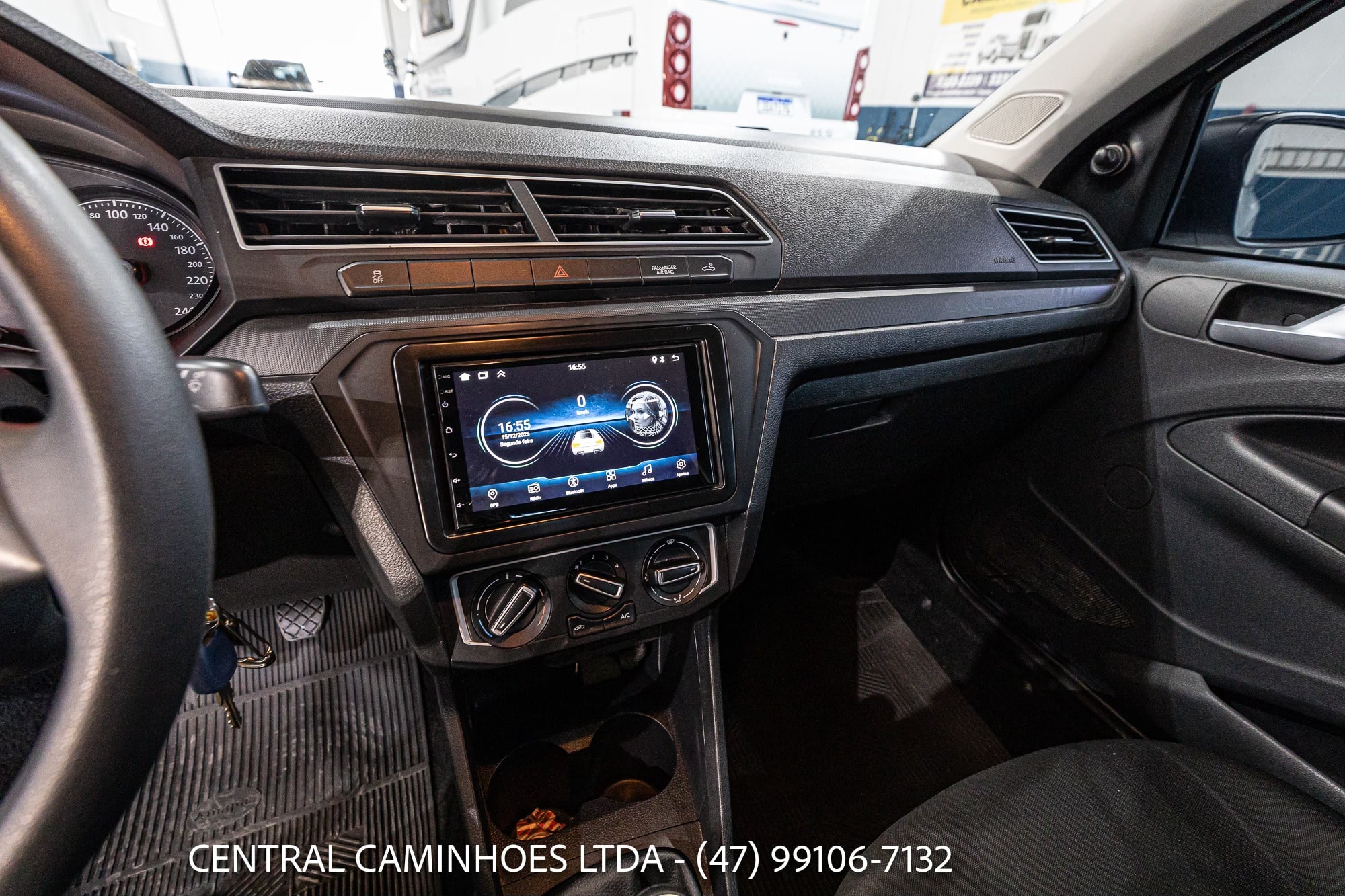 VOLKSWAGEN SAVEIRO ROBUST ANO 2024/24 COMPLETA COM CAPOTA DE FIBRA