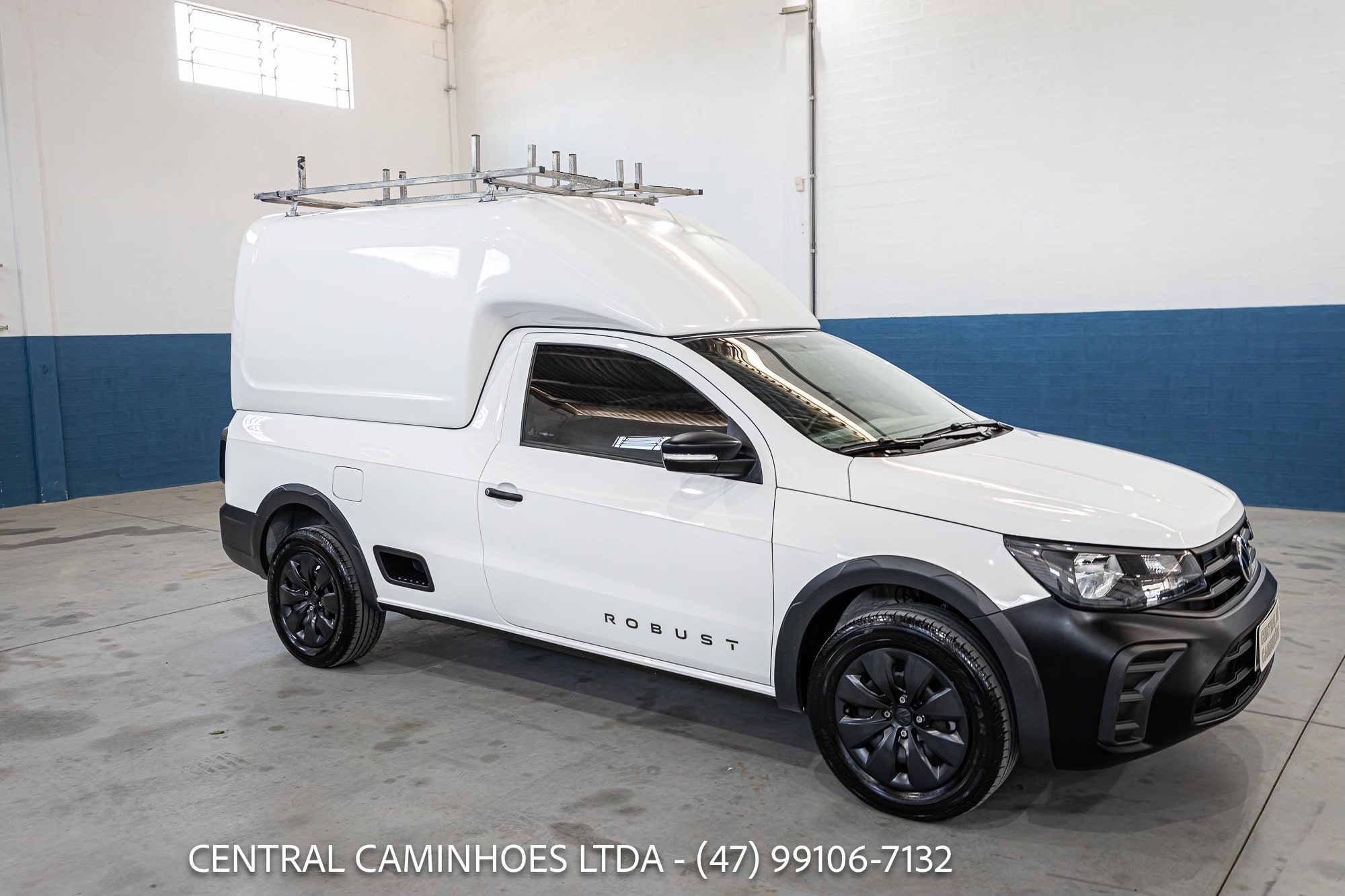 VOLKSWAGEN SAVEIRO ROBUST ANO 2024/24 COMPLETA COM CAPOTA DE FIBRA