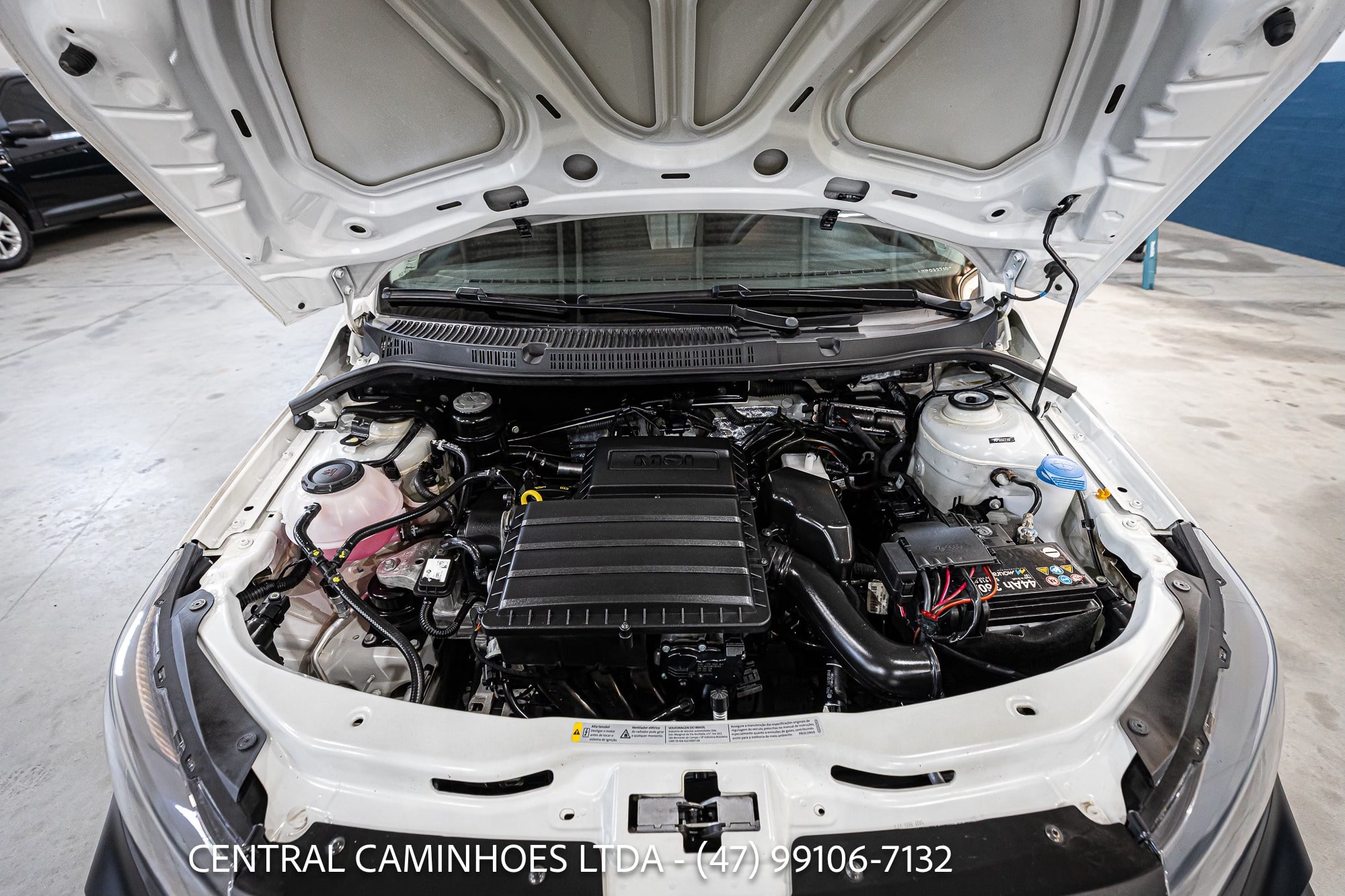 VOLKSWAGEN SAVEIRO ROBUST ANO 2024/24 COMPLETA COM CAPOTA DE FIBRA