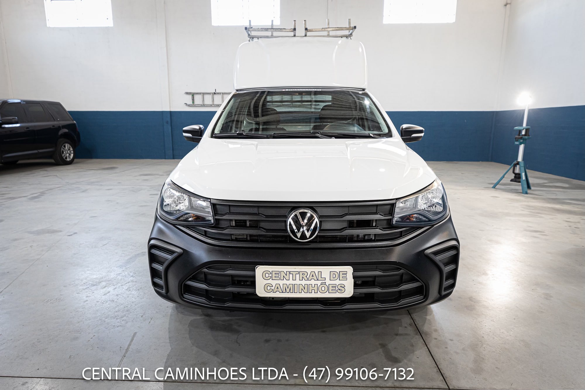 VOLKSWAGEN SAVEIRO ROBUST ANO 2024/24 COMPLETA COM CAPOTA DE FIBRA