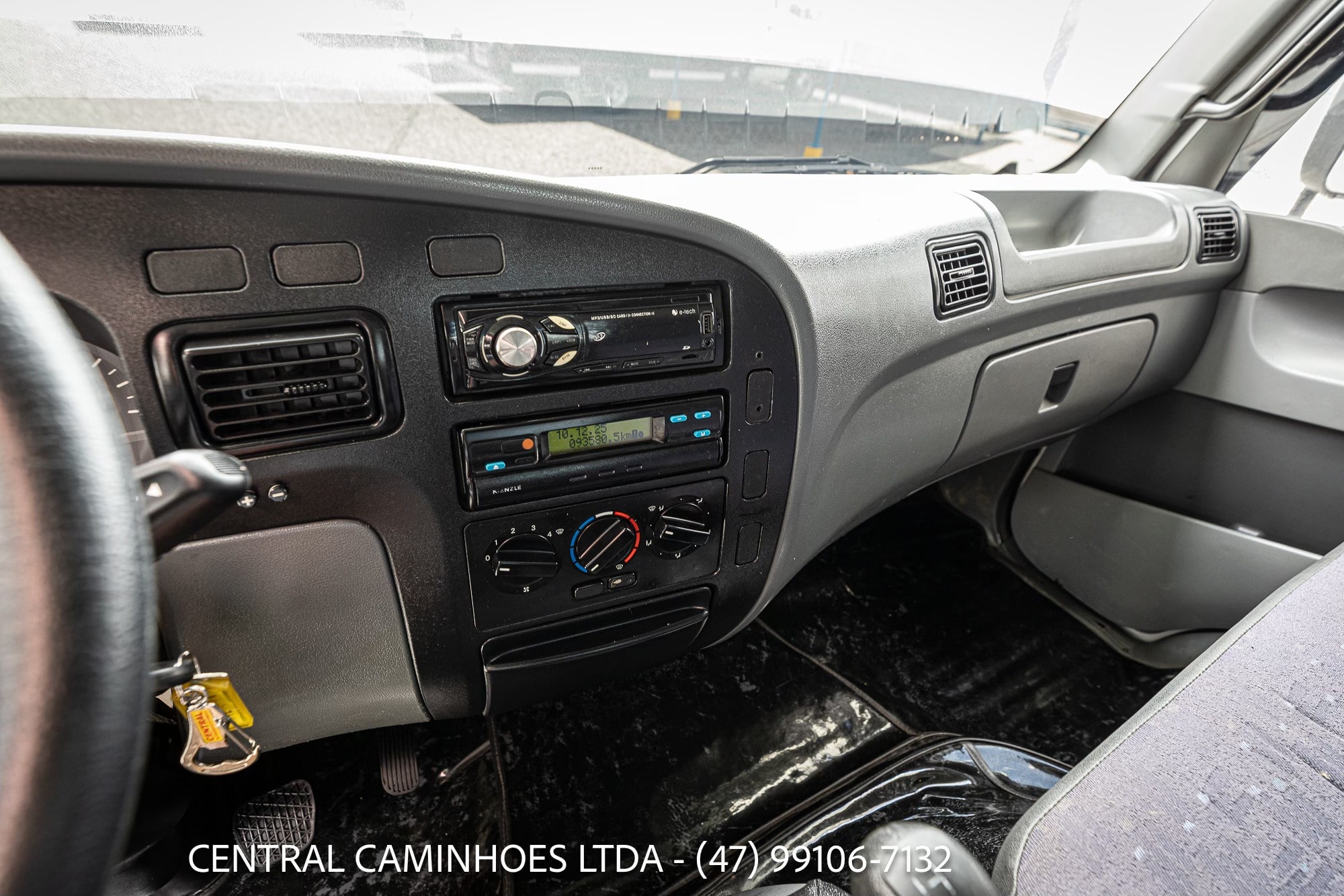 MERCEDES BENZ ACCELO 715C ANO 2006