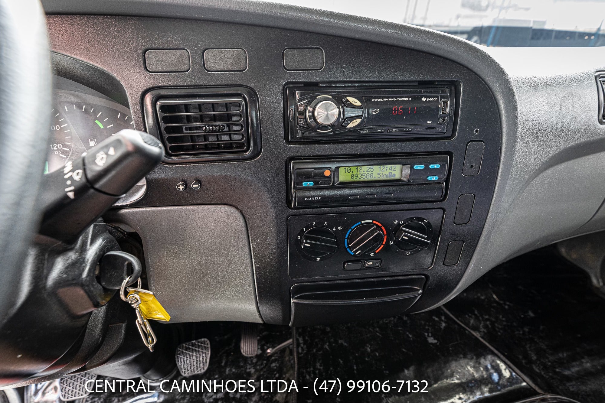 MERCEDES BENZ ACCELO 715C ANO 2006