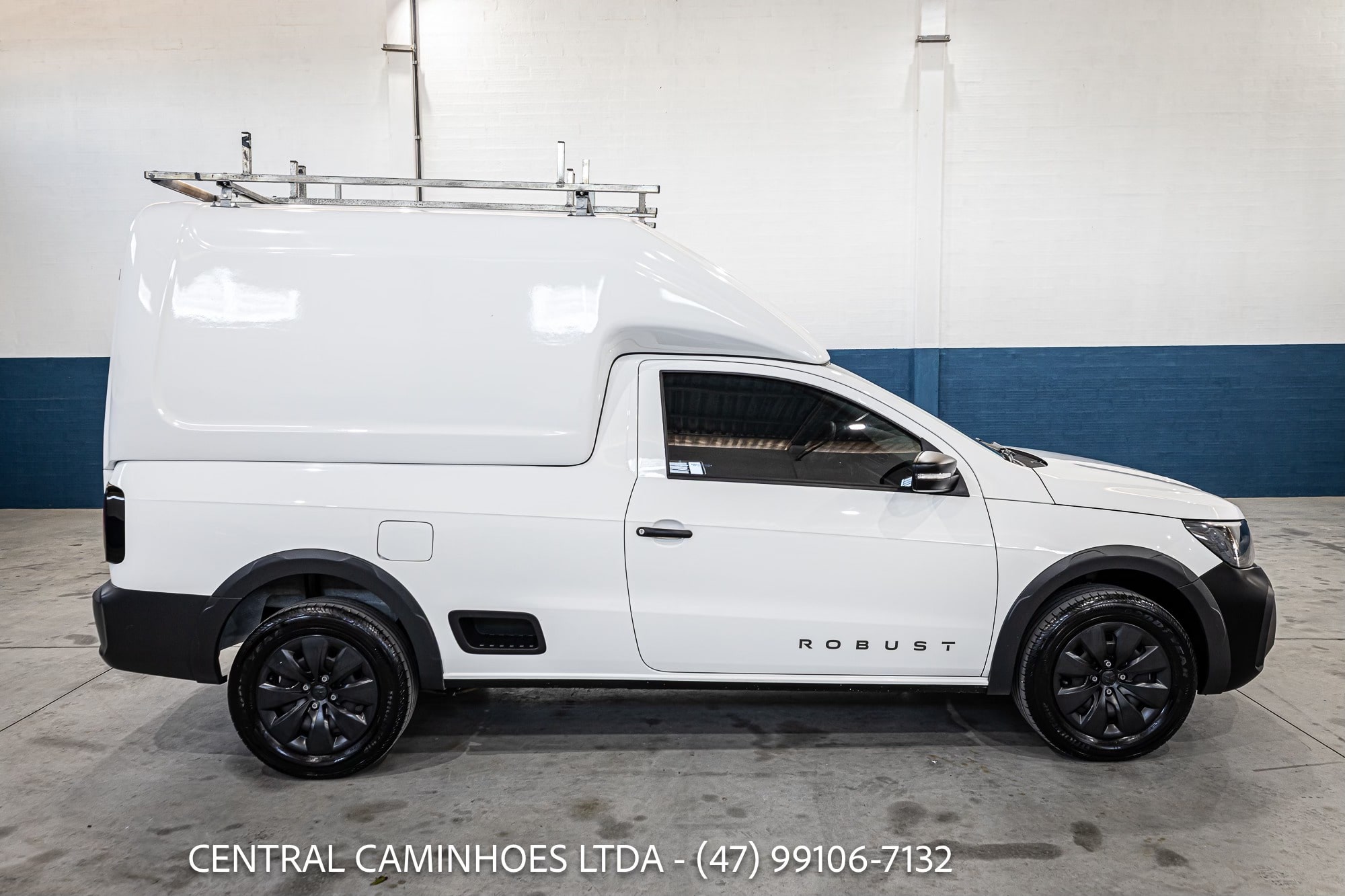 VOLKSWAGEN SAVEIRO ROBUST ANO 2024/24 COMPLETA COM CAPOTA DE FIBRA