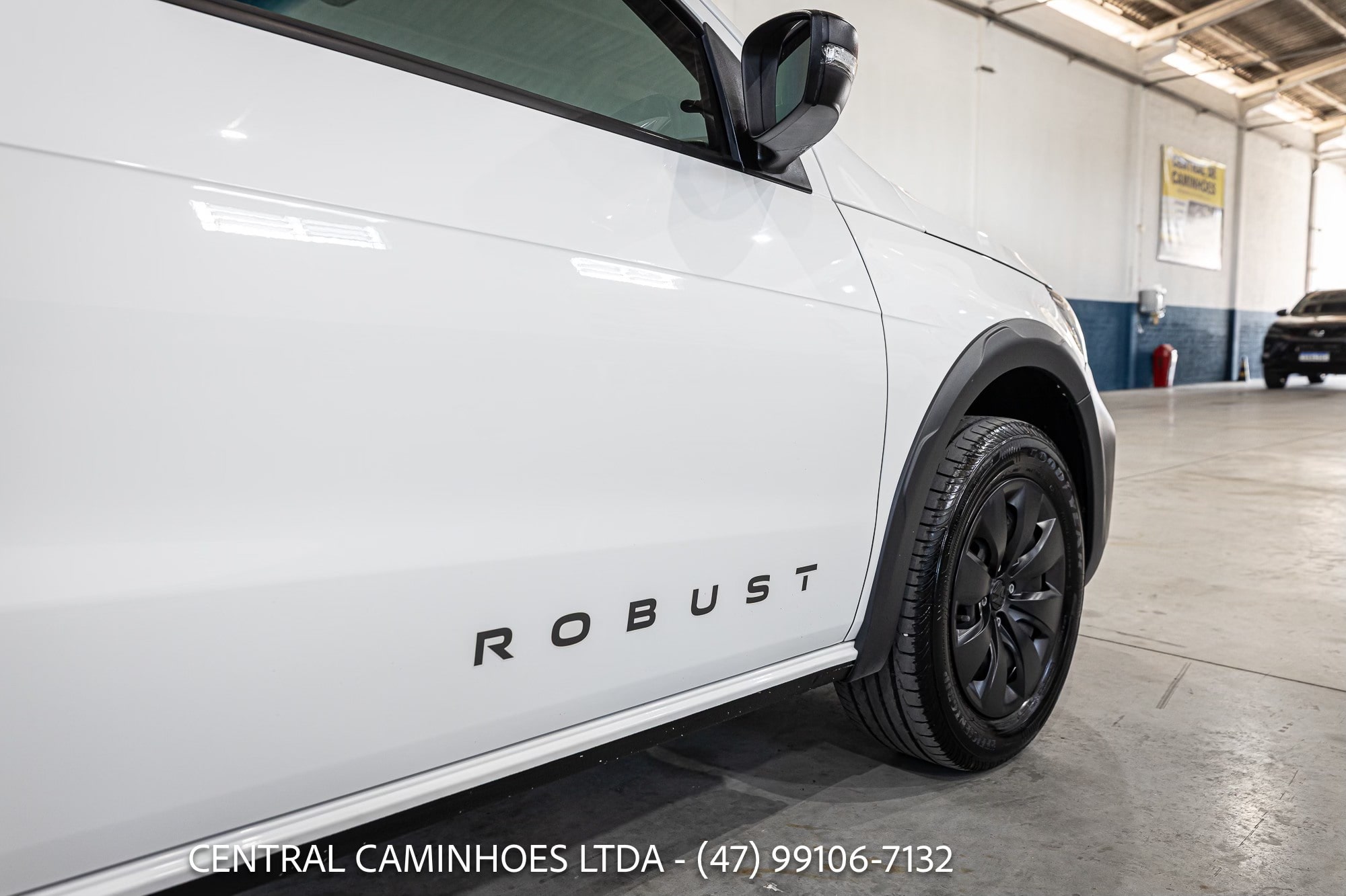 VOLKSWAGEN SAVEIRO ROBUST ANO 2024/24 COMPLETA COM CAPOTA DE FIBRA
