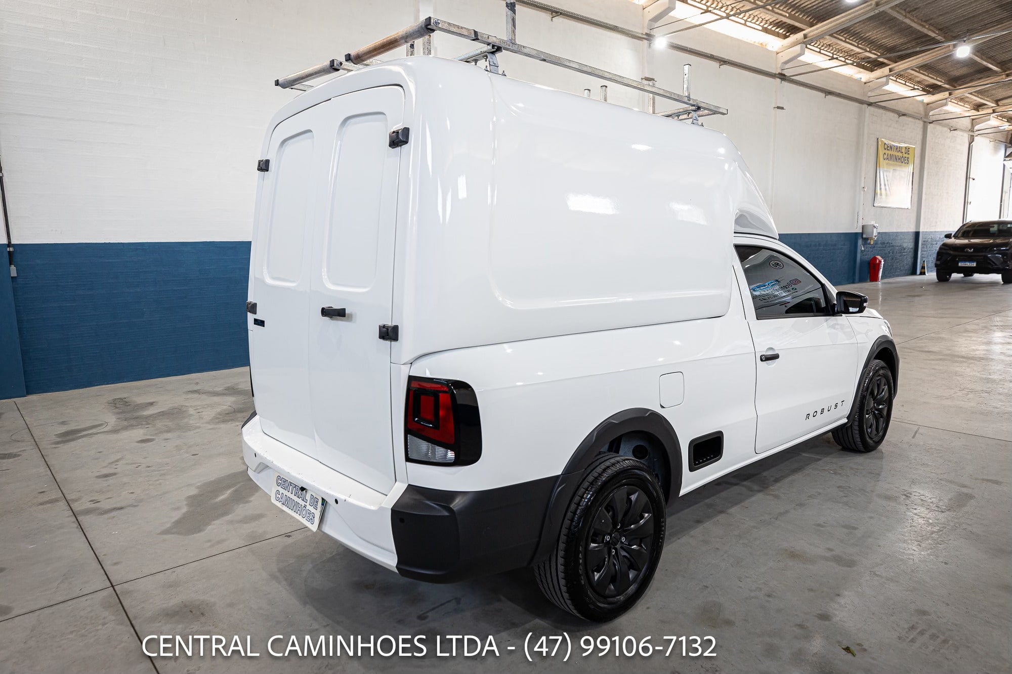 VOLKSWAGEN SAVEIRO ROBUST ANO 2024/24 COMPLETA COM CAPOTA DE FIBRA