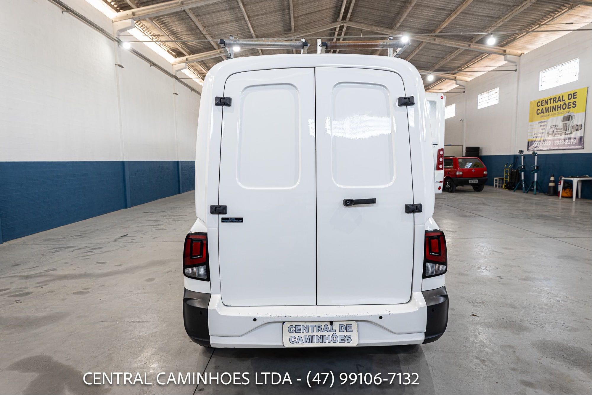 VOLKSWAGEN SAVEIRO ROBUST ANO 2024/24 COMPLETA COM CAPOTA DE FIBRA