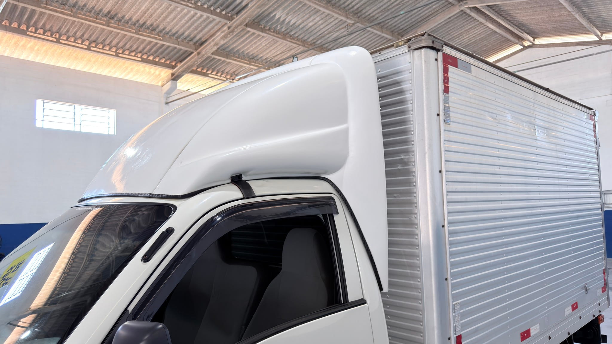 BAÚ SEMI NOVO PARA HYUNDAI HR OU KIA BONGO